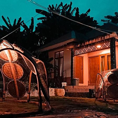 Lontart Guesthouse Nggorang Exteriör bild