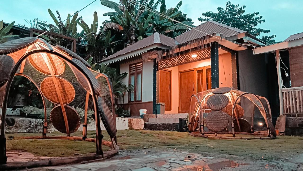 Lontart Guesthouse Nggorang Exteriör bild